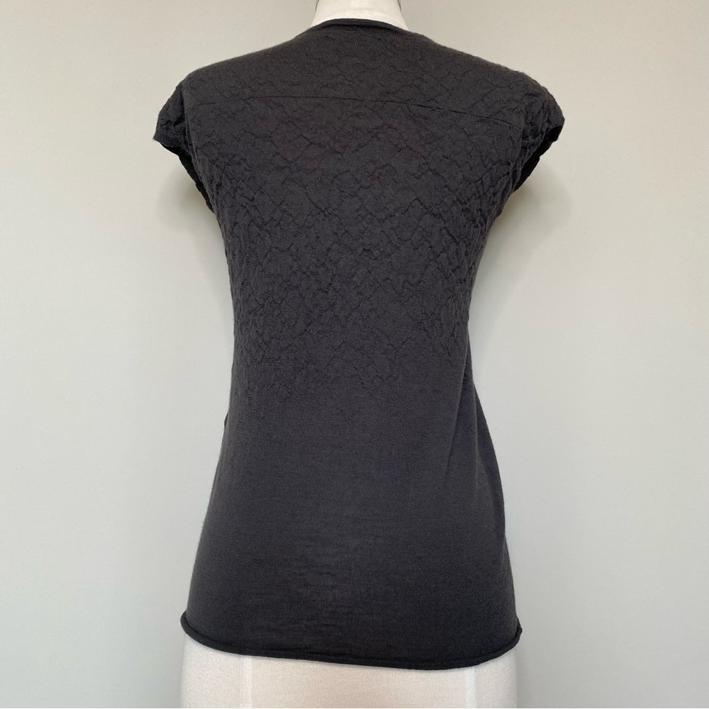 Sminfinity Short Sleeved Textured Gray Wool Sweater Tee, Small - Picture 8 of 13